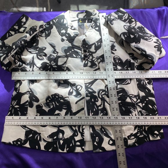 📌Casual Studio  Black and White Cotton Blazer - Jacket with Floral Print - Picture 9 of 16